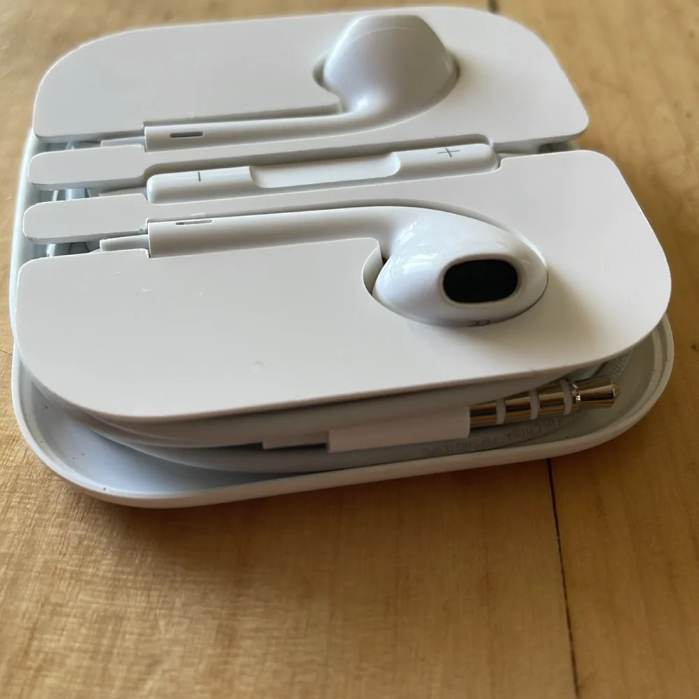 Genuine Apple Wired earbuds